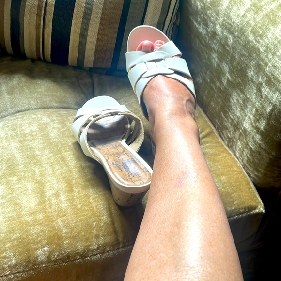 Sandles white slip ins. Size 6W - Picture 4 of 4